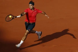 Quý ông Federer đánh mất lịch thiệp nhưng lại thắng dễ
