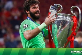 Liverpool 'cột' thủ môn Brazil 6 năm