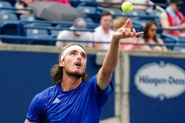 Tsitsipas, Federer nêu quan điểm về vaccine ngừa COVID-19