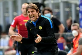 Sa thải Nuno, Tottenham ‘phỗng tay trên’ Conte của MU