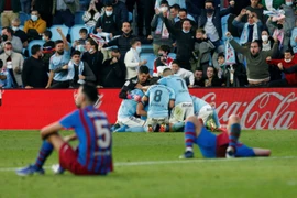Xavi vừa về đã chứng kiến ngay cái ngớ ngẩn của Barcelona