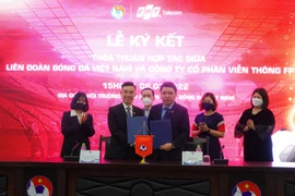 Cầu thủ nữ hết sợ treo giày là đi mưu sinh bán... bánh mì