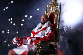 “Tyson trắng” hạ đối thủ trận derby Anh