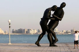 Qatar dựng lại bức tượng gây tranh cãi về Zidane