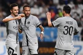 Xong “hat-trick” ở Nhật, Messi và những người bạn sang Israel đá Siêu cúp