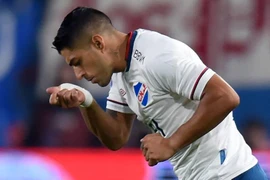 Quy cố hương, Suarez đá trận đầu tiên ở Nacional