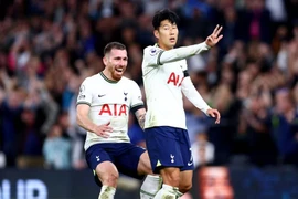 Bị thầy Conte la rầy, Son 'nện lại' cú hat trick