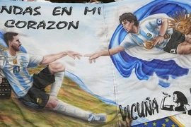 Argentina vào vòng 1/8 World Cup, Messi tri ân Maradona