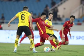 Tuyển Việt Nam đánh bại Borussia Dortmund trong sự cố hỏng cột khung thành