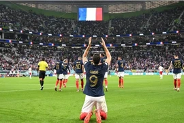 Giroud phản bác những đàm tiếu chê anh 'chân gỗ'