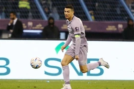 Ronaldo với “cú poker” mừng sinh nhật thứ 38