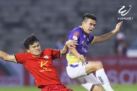 Nhà vô địch Hà Nội thắng vất vả Hà Tĩnh