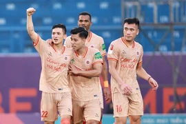 Thay Foiani, trợ lý Da Silva dẫn dắt Công An Hà Nội thắng đậm