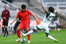 Saudi Arabia lại thua, Mancini mất mặt với Paulo Bento