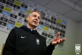 Fan Hàn chưng hửng với HLV Klinsmann nhưng vẫn tính hai trận thắng nữa