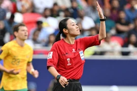 Trận Úc - Ấn Độ: Ngôi sao của trận đấu là... nữ trọng tài Yamashita