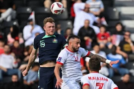 Úc thắng vất vả, vào vòng knock-out Asian Cup