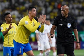 Ronaldo lẫn Benzema đều lỗi hẹn với 'ông lớn' Đông Á