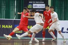 HLV tuyển Thái Lan Rodrigo 'do thám' trong trận Việt Nam thua Iran 