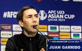HLV Garrido: “Gặp Việt Nam, chúng tôi chấp nhận mình kèo dưới”