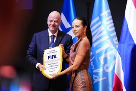 FIFA tiếp tục “đẻ giải” bất chấp bị dọa kiện