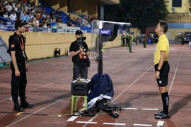 Bóng đá Việt Nam tràn ngập VAR, nhưng phải “đốt cháy giai đoạn”