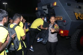 Indonesia chạm trán Malaysia, ám ảnh xe bọc thép chở đội khách
