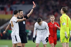 Thủ môn Manuel Neuer, huyền thoại sống Đức nói gì khi lần đầu bị đuổi?