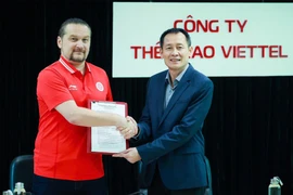 HLV Velizar Popov thay đồng nghiệp Nguyễn Đức Thắng ở TC.Viettel