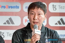 HLV Kim Sang-sik: “Chúng tôi chỉ tập hai buổi mà đánh bại MU như đá cùng nhau 20 năm” 