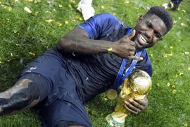 Nhà vô địch World Cup treo giày tuổi 31