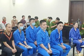 Nhóm đòi nợ thuê hầu tòa vì 'giam lỏng' con nợ 