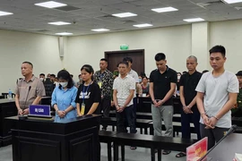 Vợ chồng, con cái vào tù vì khai thác cát trái phép