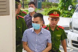 Sợ bị tội, chủ doanh nghiệp nhờ PGĐ công an Hà Nội tư vấn 'chạy án'