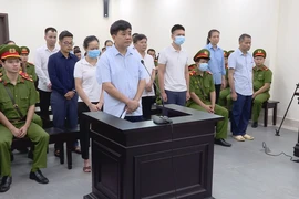 Cựu chủ tịch Công ty Cây xanh khai gửi 2,6 tỉ đồng tiền lễ, Tết cho ông Nguyễn Đức Chung 
