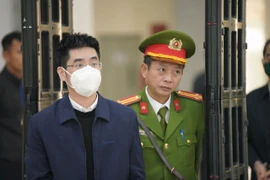 Dẫn giải cựu điều tra viên Hoàng Văn Hưng đến tòa nghe tuyên án vụ chuyến bay giải cứu