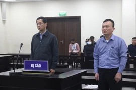 Thùng bia hơn 1 tỉ đồng trong phiên tòa xét xử cựu giám đốc CDC Hà Nội