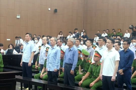 Gia đình hai bên có 7 người dính vòng lao lý trong vụ Trịnh Văn Quyết