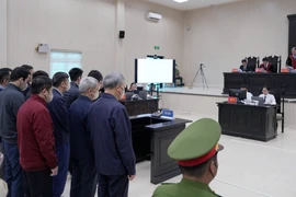 Dẫn giải cựu Bí thư Tỉnh ủy Bắc Ninh tới phiên tòa trong vụ bà Nguyễn Thị Thanh Nhàn AIC