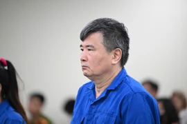 Nữ đại gia xăng dầu mời cựu vụ phó lựa sổ hồng để 'biếu anh nhà Sài Gòn'