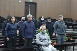 Cựu tổng giám đốc Vicem ngồi xe lăn ra tòa, khai 'không bất ngờ' khi nhận tiền