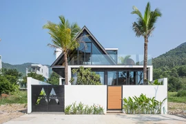 Độc lạ ngôi nhà thép áp mái ở Sơn Trà