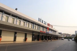 Nhiều hãng xe ngưng hoạt động trước giờ G
