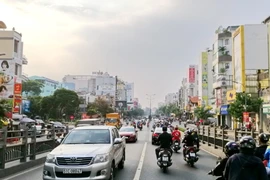 Nhiều tuyến đường ở TP.HCM chưa làm tốt vệ sinh mặt đường