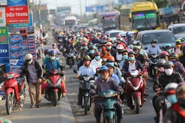 Dòng người từ miền Tây hối hả trở lại TP.HCM sau nghỉ lễ