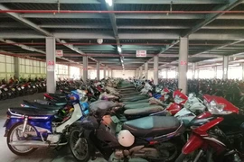 Cận cảnh xe vô chủ chất đống tại hai bến xe ở TP.HCM