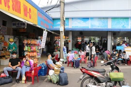 Người dân miền Tây vội vã về quê nghỉ lễ 30-4