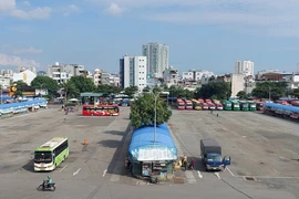 Bến xe miền Đông và miền Tây vẫn vắng khách đi lại