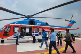 Đắt khách tour trực thăng ngắm TP.HCM từ trên cao