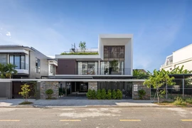 Ngôi nhà lùi 4 phía, tự tạo khoảng thở cho mình